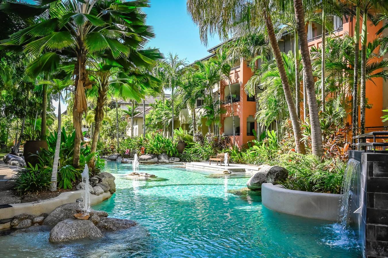 Entire apartment, Lux Cairns - 9 Pools  Bbq and Gym in Parramatta Park, Cairns