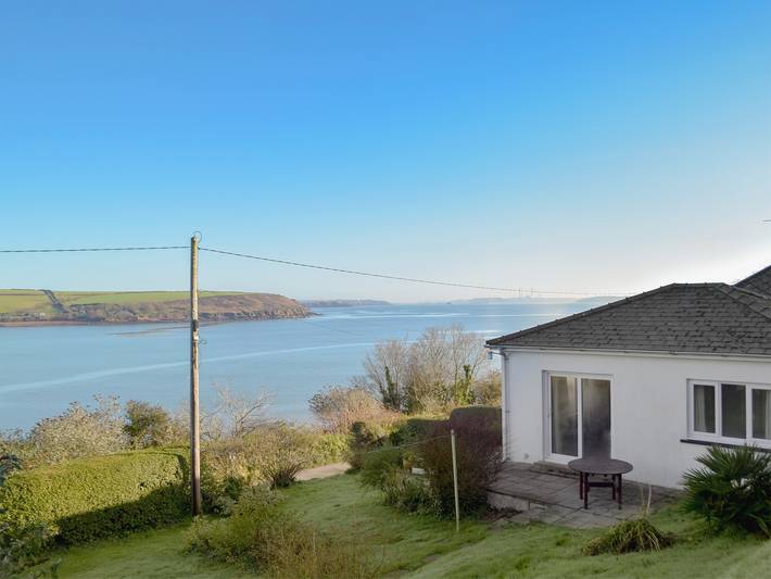Cottage for 5 people, with garden, with pets in South-Wales