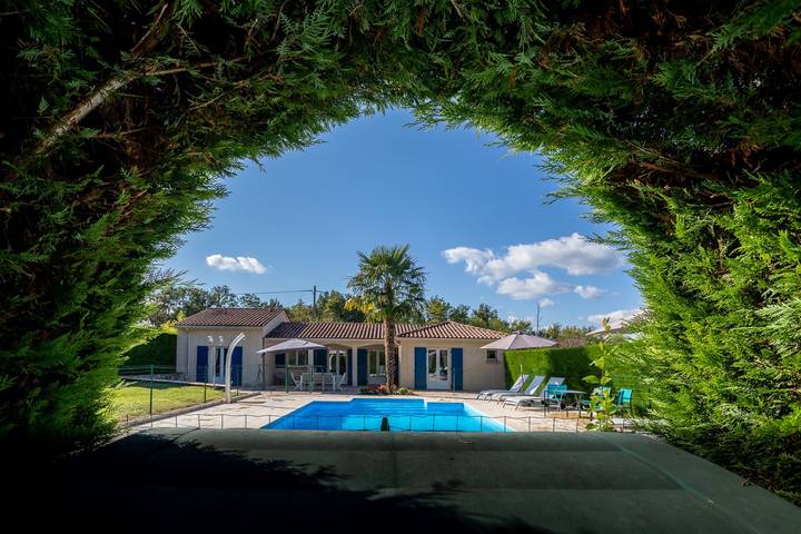 Gîte pour 8 personnes, avec piscine
