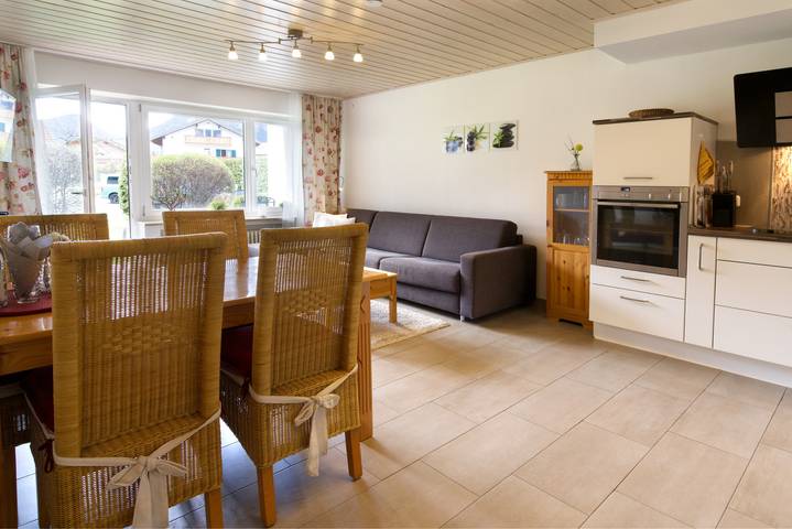 Ferienwohnung für 3 Personen, mit Terrasse und Pool sowie Sauna und Ausblick im Mittenwald