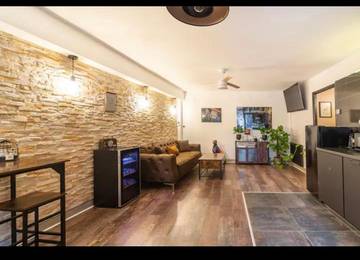 Gîte pour 2 personnes, avec terrasse ainsi que jacuzzi et sauna à Mâcon