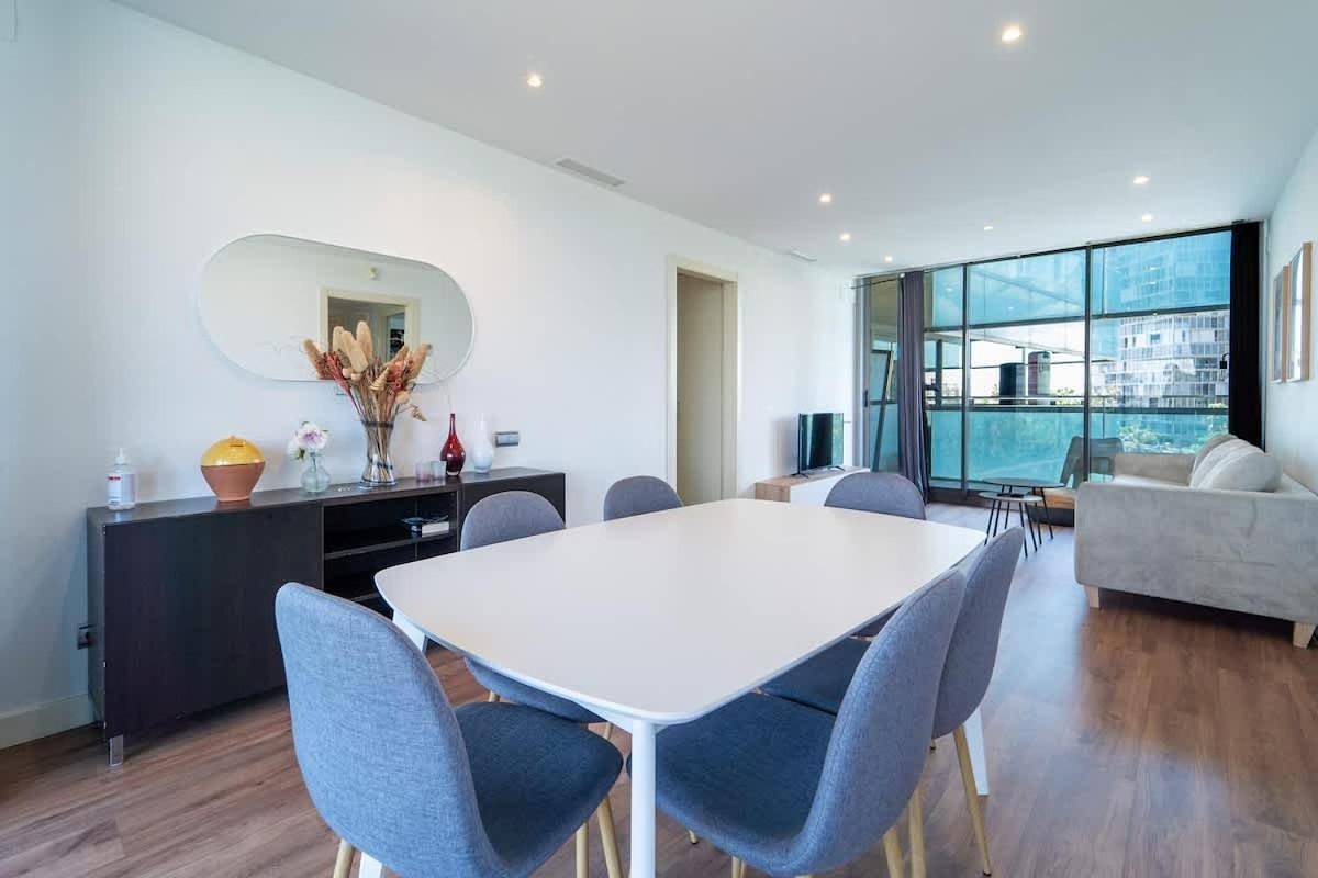 Unique Rentals-Seafront Luxe Suites in Playa Barcelona, Barcelona