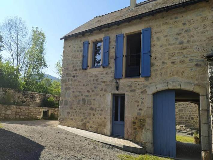 Gîte pour 6 personnes, avec terrasse ainsi que piscine et jardin, animaux acceptés à Saint-Étienne-du-Valdonnez - 2