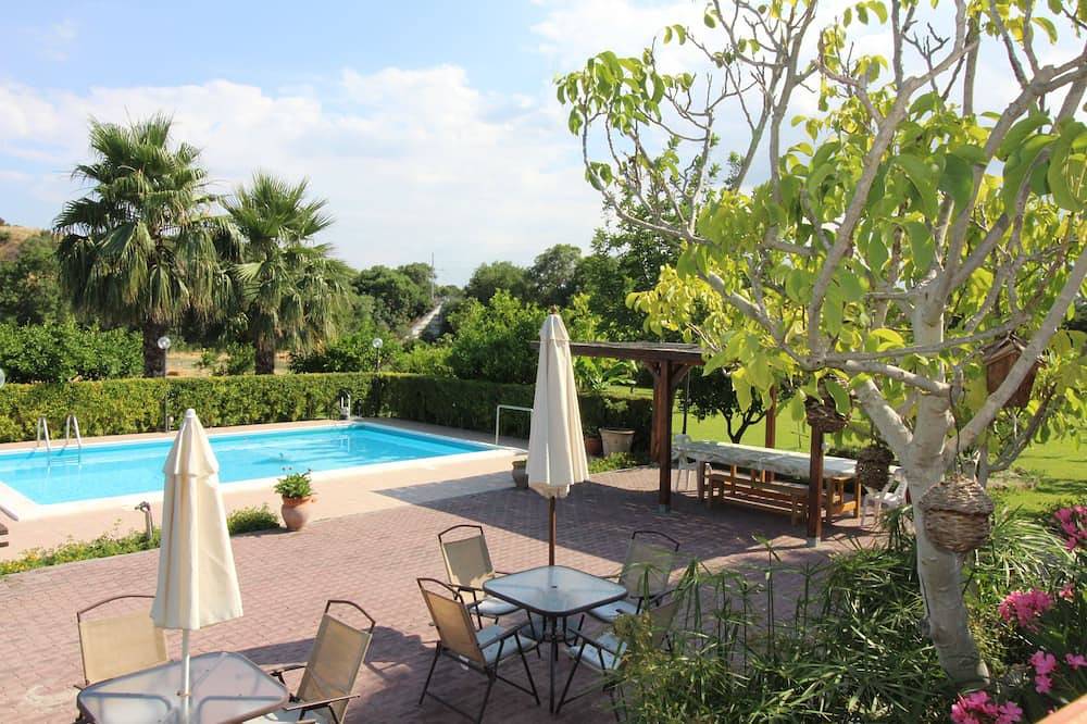 Tra Catania e Siracusa, Villa di campagna con piscina privata a 1 km dalla spiaggia in Augusta (comune), Siracusa e dintorni