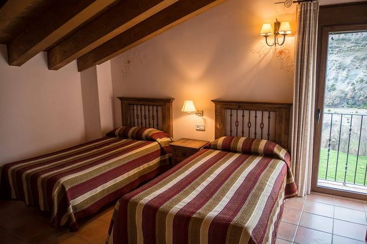 Gîte pour 8 personnes, avec jardin et balcon à Arén - 3