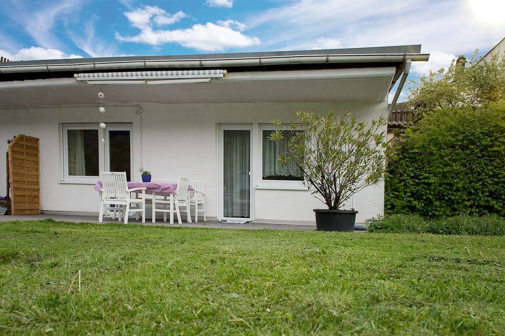 Ganze Wohnung, Ferienwohnung mit großer sonniger Gartenterrasse und Blick auf die Mosel in Enkirch, Bernkastel-Kues & Umgebung