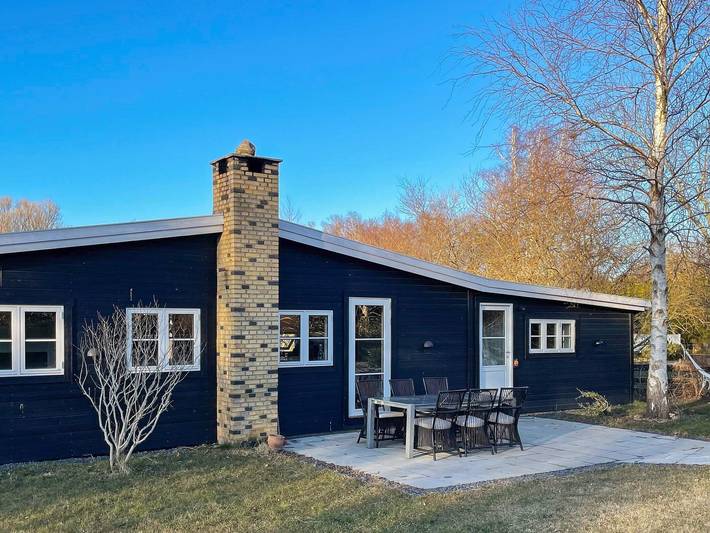 Ferieudlejning for 6 personer, med Terrasse og Have samt Sauna i Rågeleje