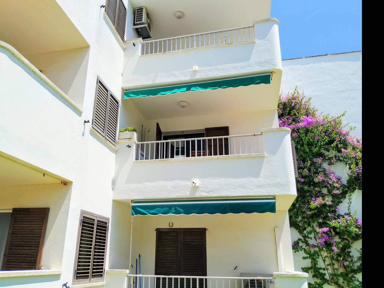 Apartamento vacacional entero, Fanny Apartamento , con vistas a la piscina, 90m playa Cala Montgó, 2 hab. in Cala Montgo, La Escala