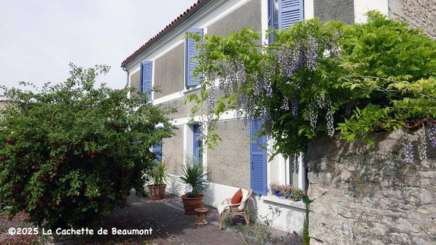 Location de vacances pour 2 personnes, avec vue ainsi que terrasse et jardin à Marsais - 2