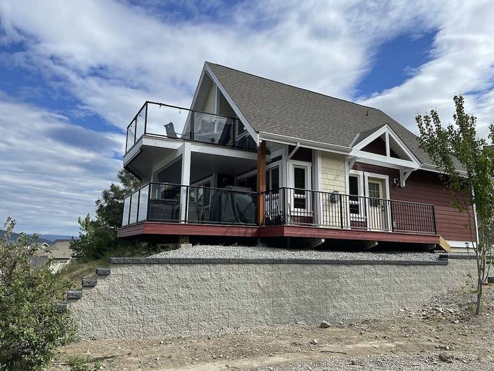Cottage for 6 people, with pool and balcony as well as hot tub in Central Okanagan