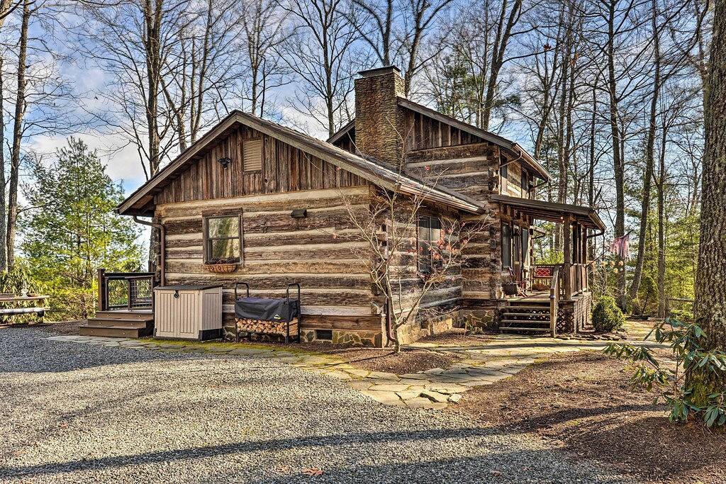 Neu! Rustikale \"Courage Cabin\" mit Blick auf die Berge und den Fluss in Blue Ridge Parkway, Fleetwood