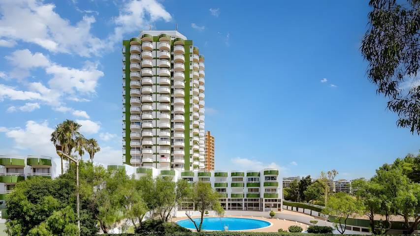 Ganze Wohnung, Apartment „Vista Bonita“ mit Meerblick, WLAN und Klimaanlage in Praia da Rocha, Portimão
