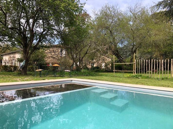 Cottage pour 2 personnes, avec piscine ainsi que jardin et vue à Pujols (Gironde)
