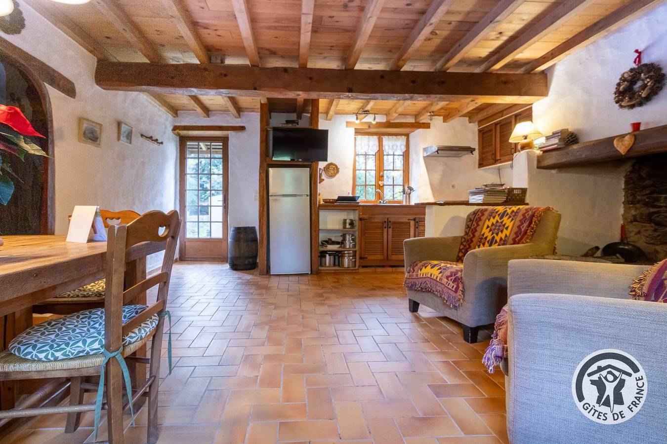 Le Chèvrefeuille in Oust, Parc naturel régional des Pyrénées ariégeoises