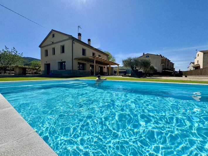 Location de vacances pour 14 personnes, avec piscine ainsi que jardin et vue à Oliana - 4