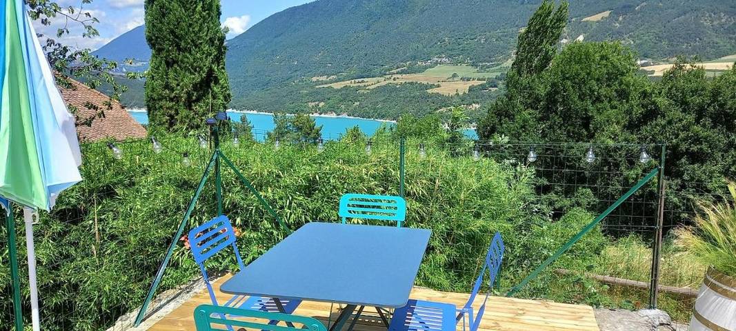 Location de vacances pour 2 personnes, avec vue sur le lac ainsi que jardin et vue dans Lac de Monteynard-Avignonet - 2