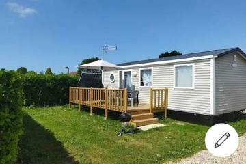Gîte pour 6 personnes, avec terrasse ainsi que jardin et piscine à Biville-sur-Mer