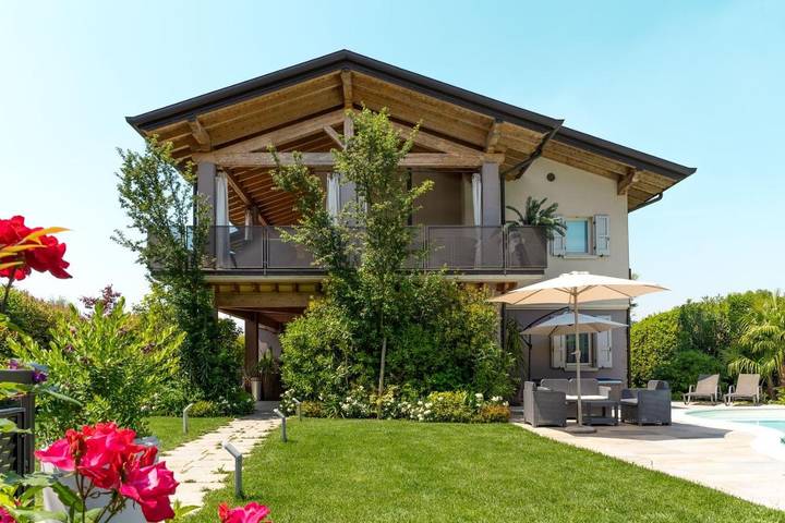 B&b per 2 persone, con Terrazza e Giardino nonché Piscina e Panorama a Lonato del Garda