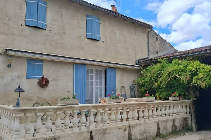 Chambre d’hôte pour 3 personnes, avec jardin à Antezant-la-Chapelle