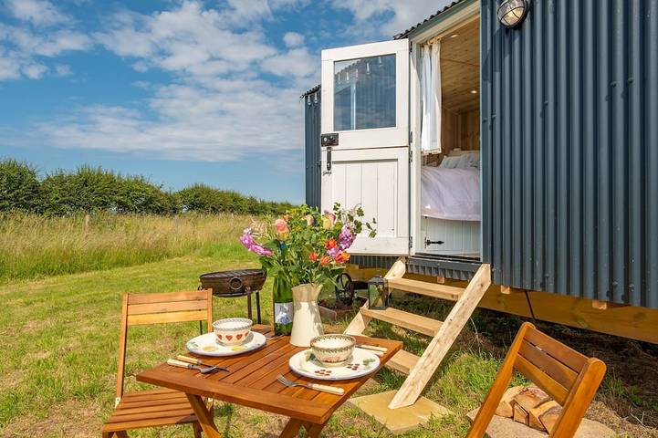Cottage for 2 people, with hot tub, with pets in Stiffkey
