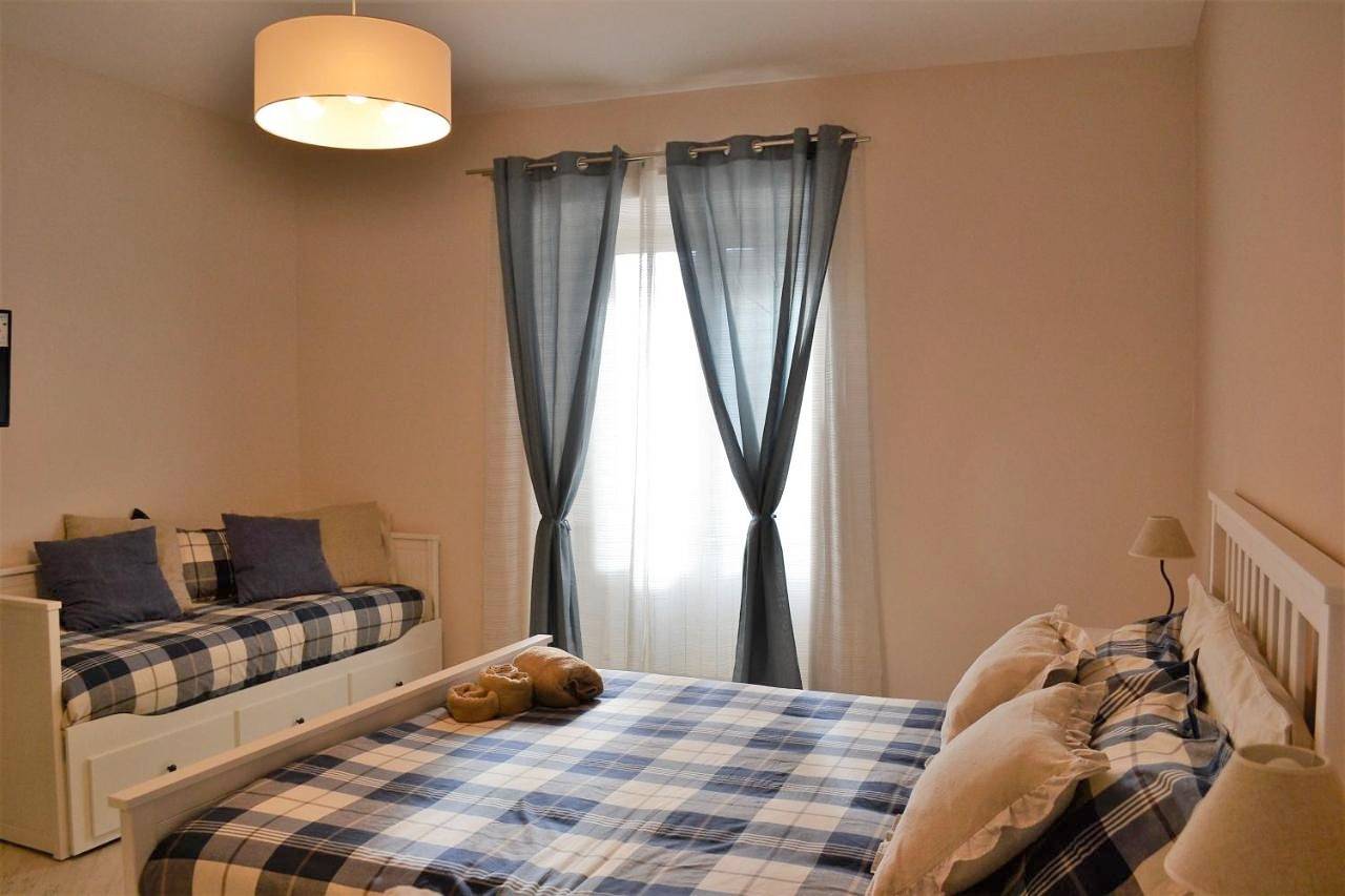 Triple Room with Private Bathroom in Pozzuoli, Napoli e dintorni