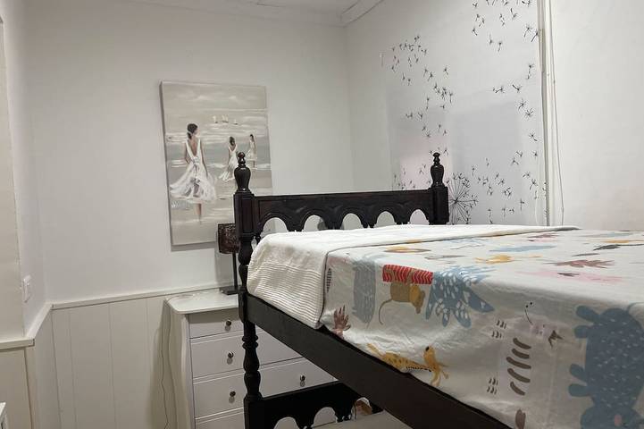 Typical town house on the ground floor, well lit and a large equipped terrace. in Sant Carles de la Ràpita, Costa Dorada