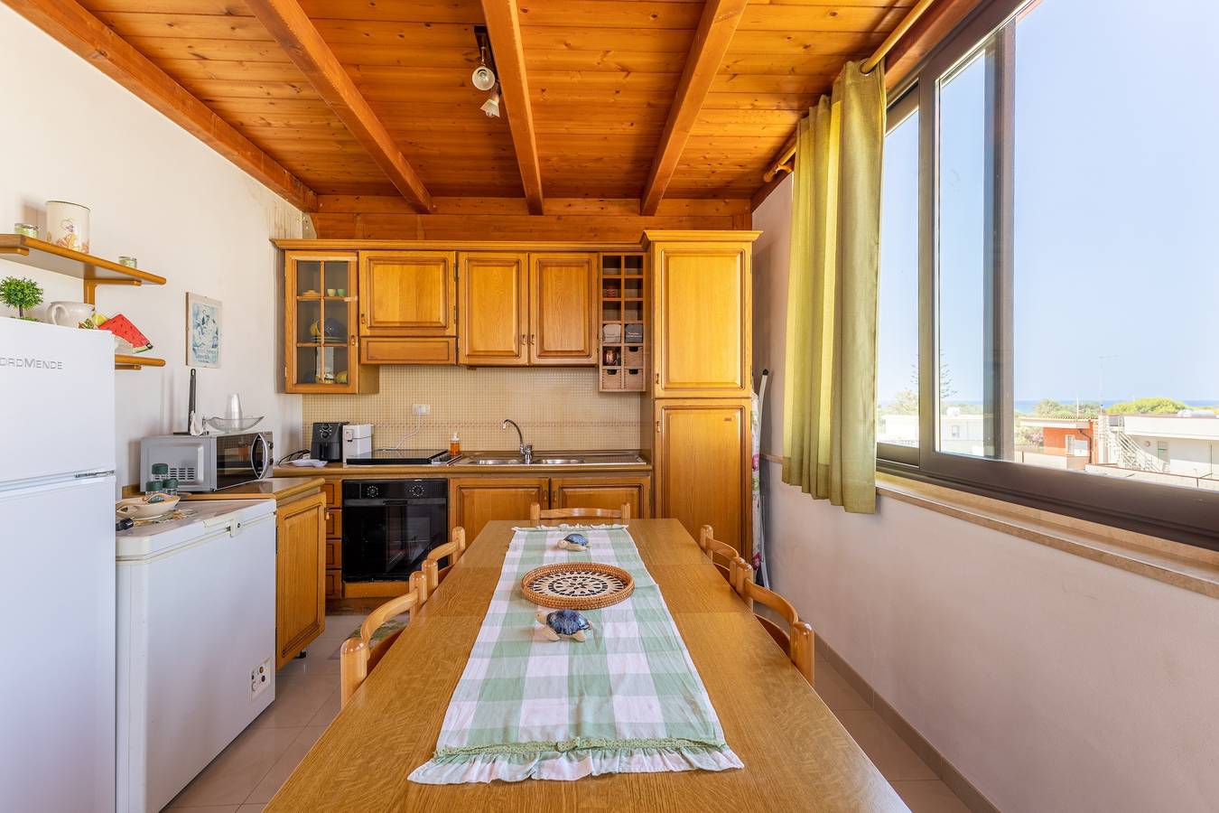 Appartamento intero, Appartamento 'Alta Marea' con vista mare, Wi-Fi e aria condizionata in Santa Maria del Focallo, Ispica