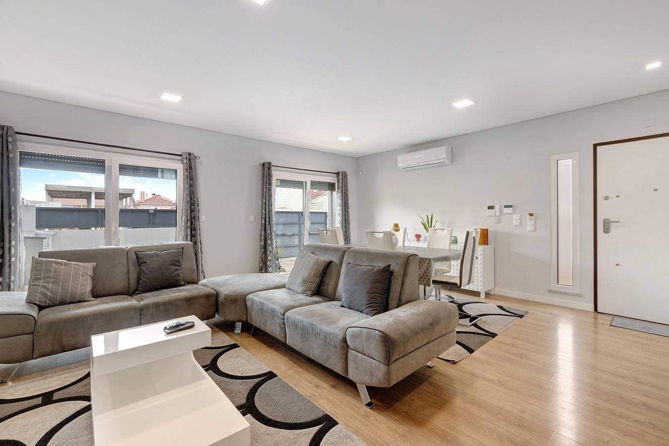 Ferienhaus 'Sunset' mit privatem Pool, Wlan und Klimaanlage in Fernão Ferro, Halbinsel von Setúbal