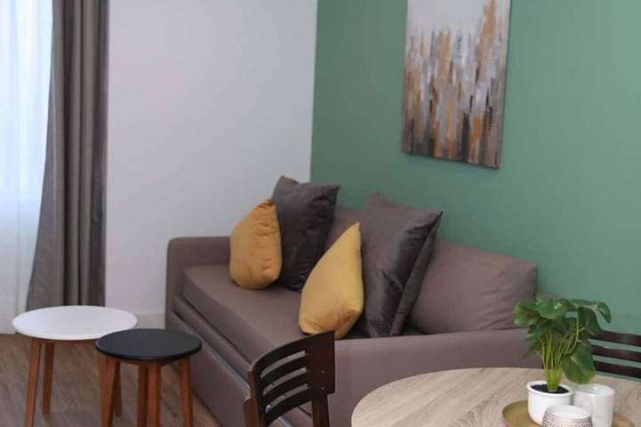 Appartement entier, Sous une chambre extérieure avec fenêtres pour 4 personnes. in Centro (Madrid), Madrid