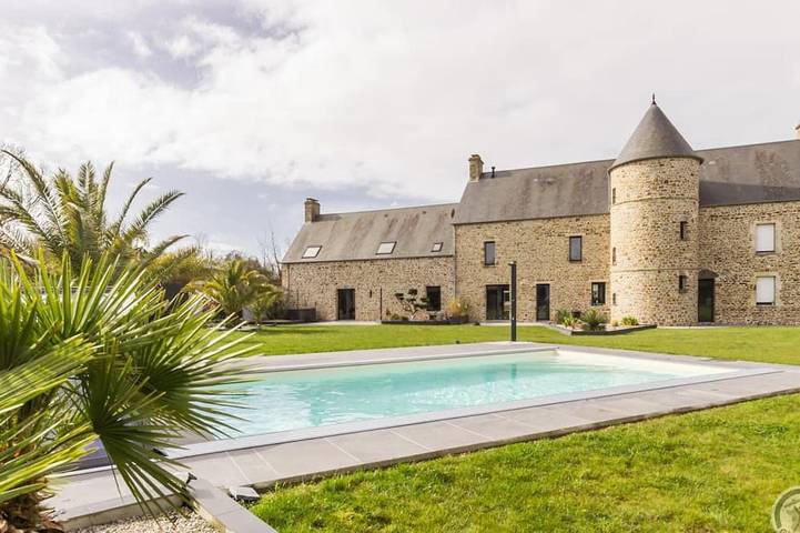 Gîte pour 8 personnes, avec terrasse ainsi que jacuzzi et jardin à Angoville-sur-Ay