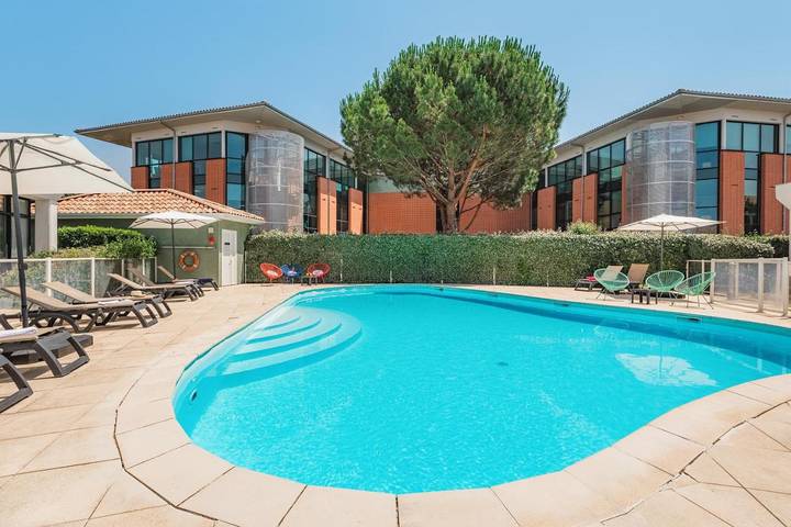 Apartahotel para 4 personas, con piscina además de sauna y jardín, Se admiten mascotas en Toulouse