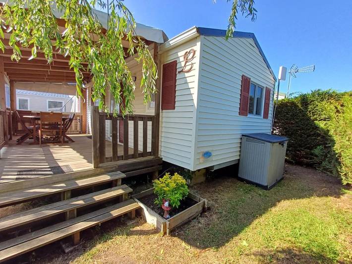Camping pour 6 personnes, avec terrasse ainsi que piscine et jardin