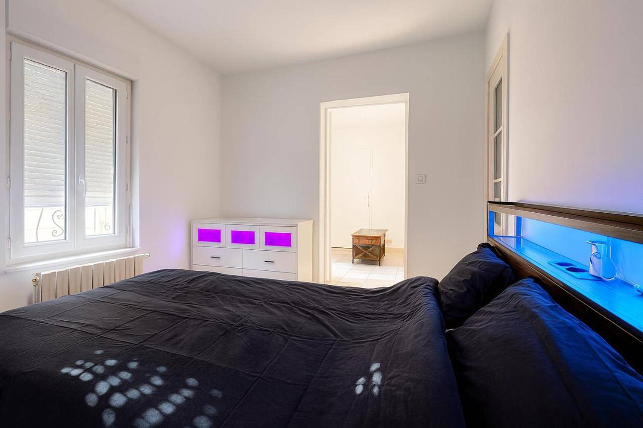 Appartement entier, One-Bedroom Apartment in Pierrelatte, Région de nyons