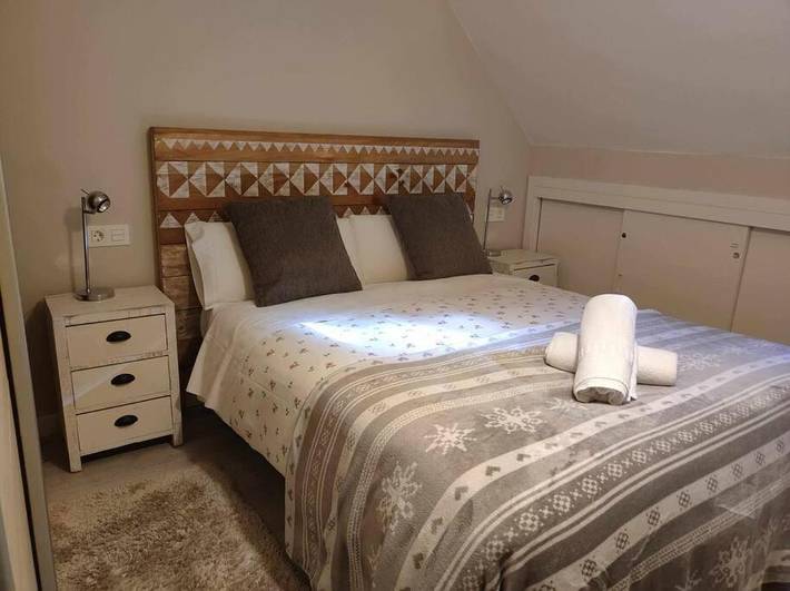 Apartamento para 8 personas, con vistas además de jardín y piscina en Panticosa