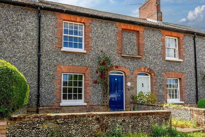 Cottage for 4 people, with garden, with pets in Weybourne