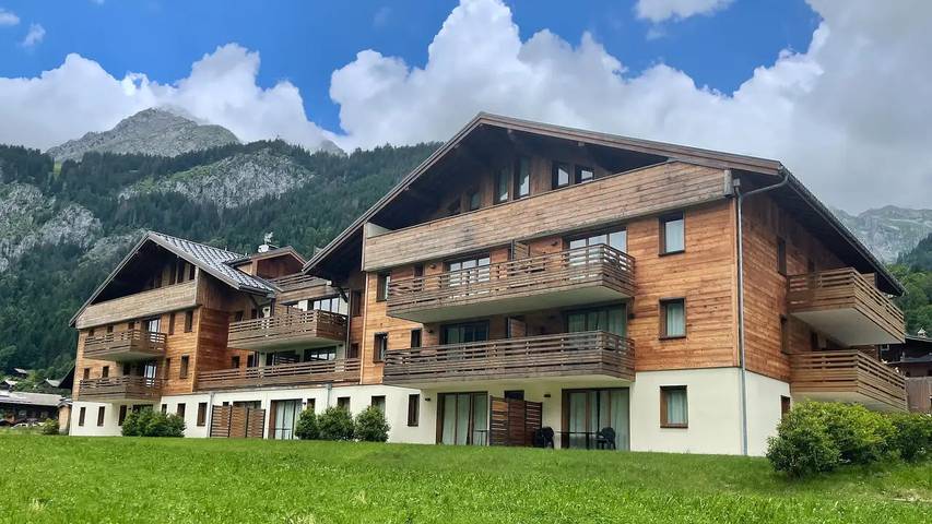 Gîte pour 11 personnes, avec balcon dans Office De Tourisme De La Chapelle D Abondance - 2
