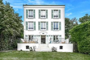 Gîte pour 9 personnes, avec jacuzzi et jardin à Sèvres