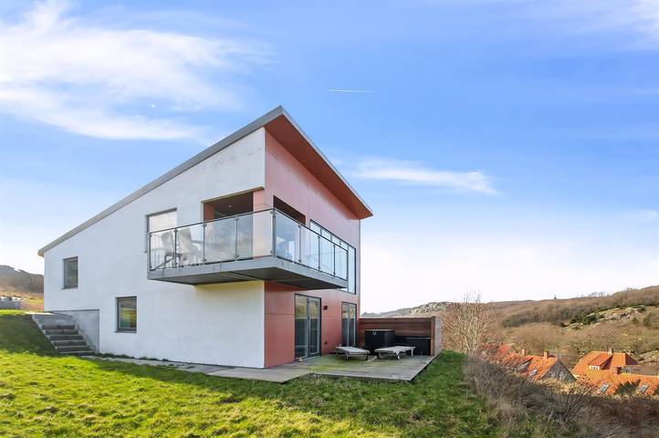 Ferieudlejning for 8 personer, med terrasse i Sandvig