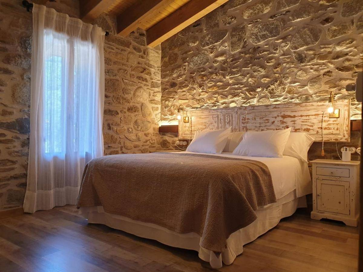 Double or Twin Room with Bathroom in Vilallonga de Ter, Pirineo Catalan