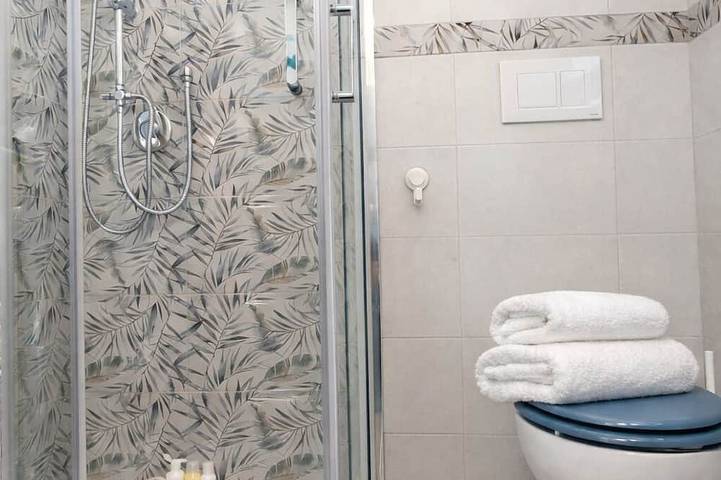 Appartamento intero, Seaside Garden Studio a 2 minuti dal mare in Santa Marinella, Provincia di Roma