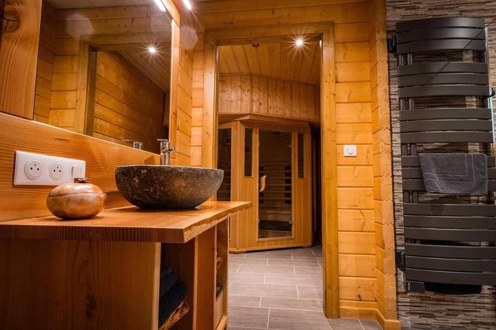 Gîte pour 6 personnes, avec Balcon et Terrasse ainsi que Jardin et Piscine à Obersteinbach