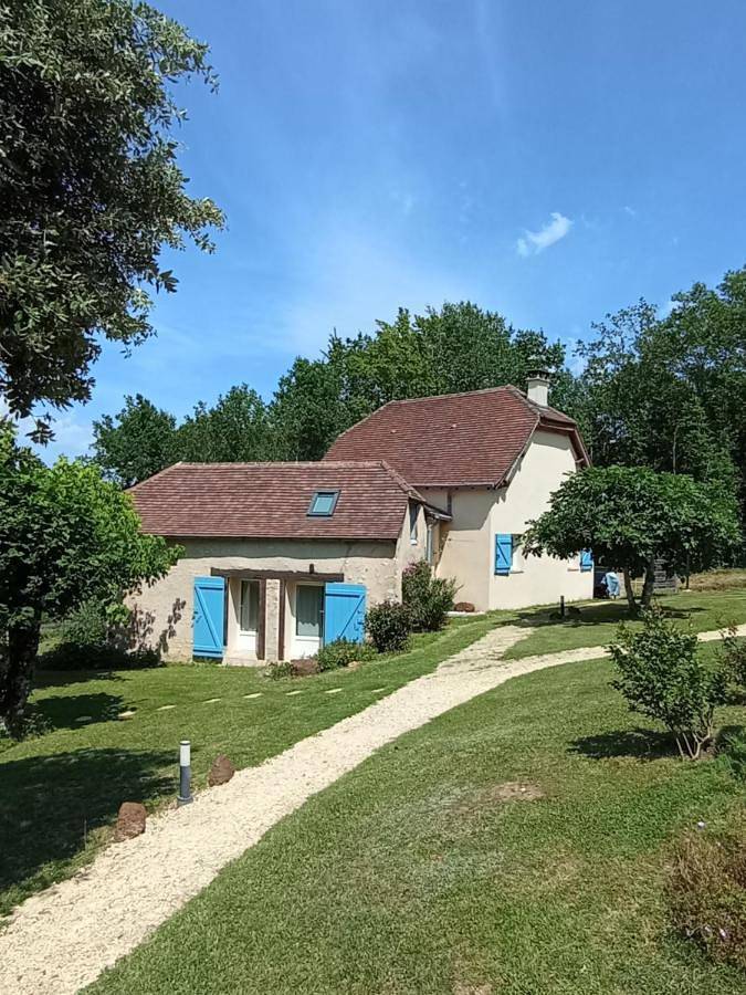 Location de vacances pour 5 personnes, avec vue ainsi que piscine et jardin à Fossemagne - 4