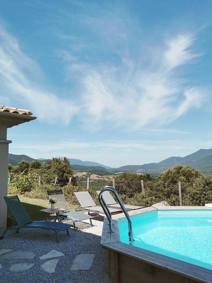 Location de vacances pour 8 personnes, avec piscine ainsi que vue et jardin à Sainte-Lucie-de-Tallano - 2