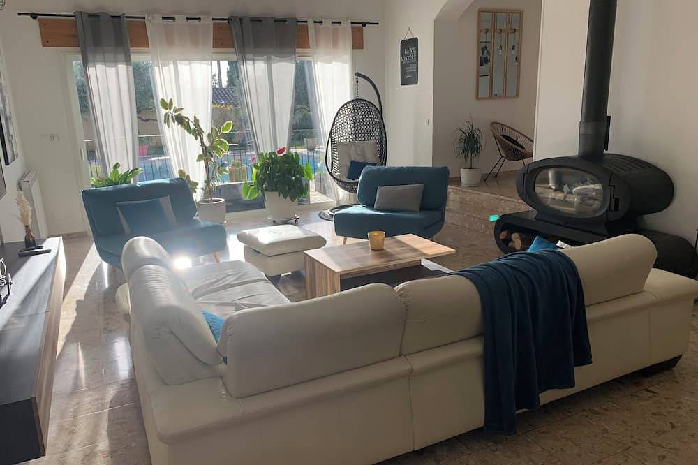 Large 240 m2 house with 15/7 m swimming pool in Saint-Privat-des-Vieux, Cévennes