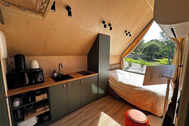 Cabane en bois pour 2 personnes, avec terrasse et jardin - 1