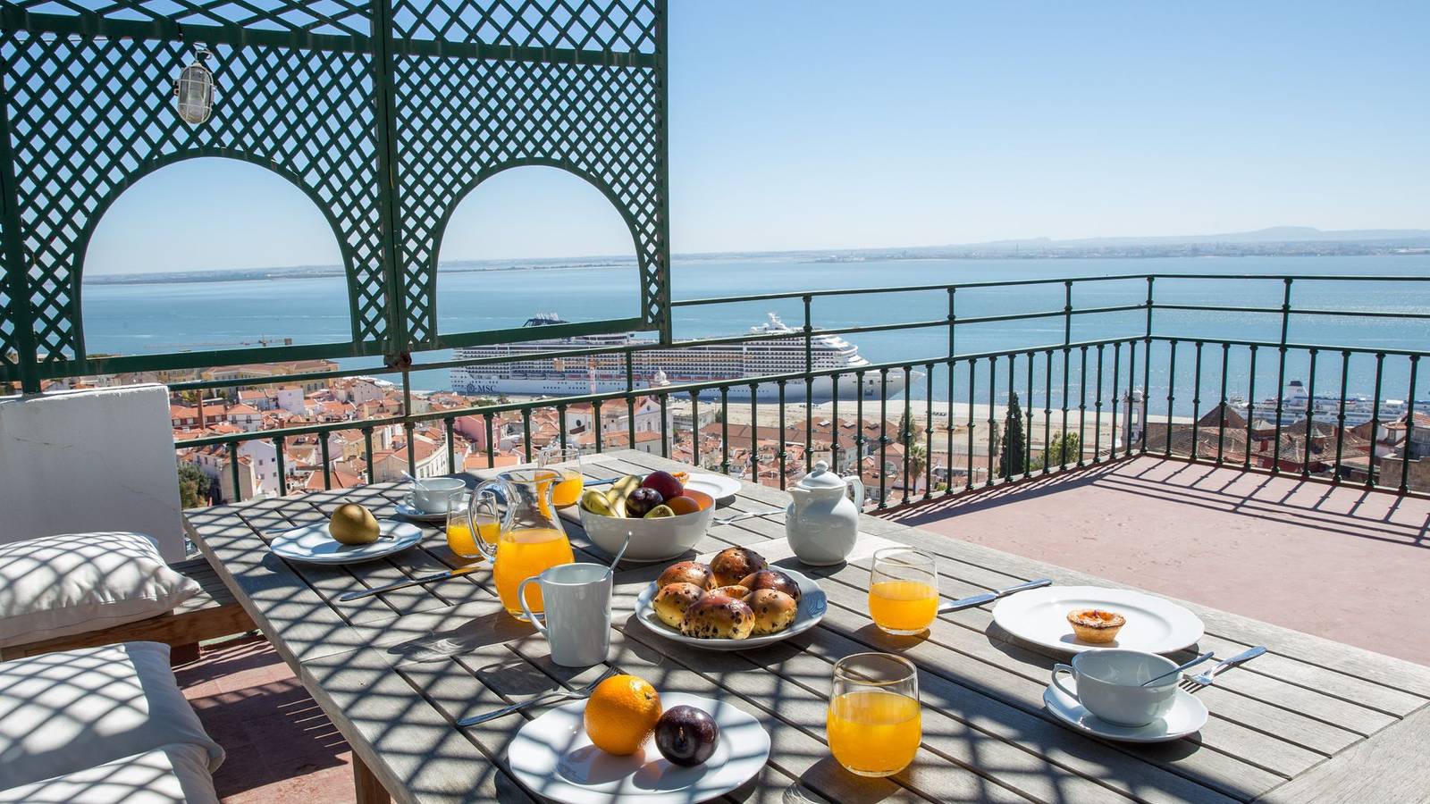 Ganze Wohnung, Ferienwohnung für 4 Personen mit Balkon in Santa Maria Maior, Costa de Lisboa