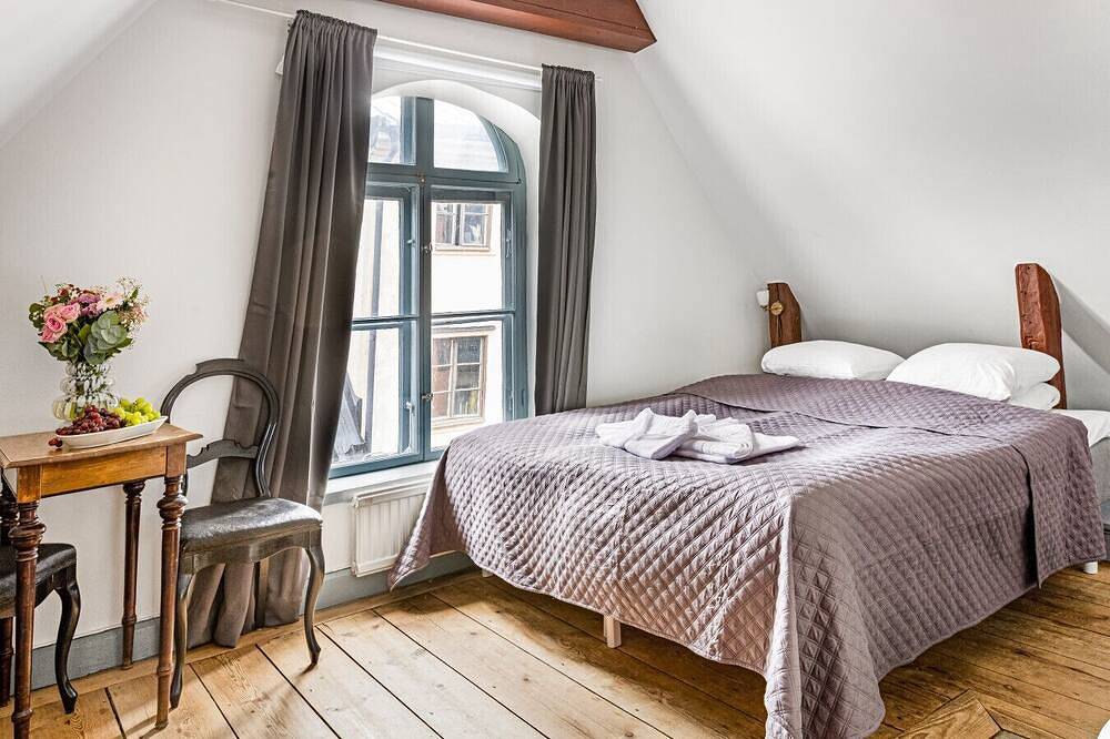 Ganze Wohnung, Historisk takvåning i gamla stan in Stockholm, Schwedische Ostsee