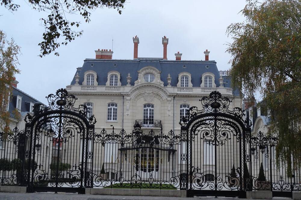 Entire apartment, Gîte downtown Reims 75 eur with parking Box 24/24 against the building 2€/Jour in Reims, Marne