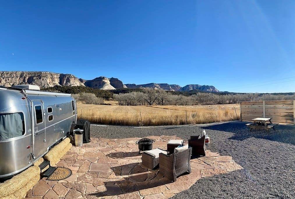 Romantic Zion Airstream #2 | Hot Tub & Stargazing in Kane County