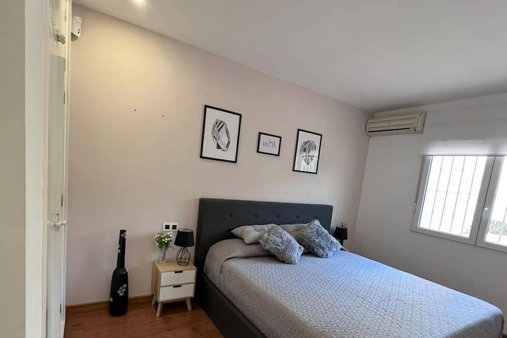 Adorable Villa With Private Pool, Lounge And Big Bbq-Area. in Los Balcones, Torrevieja